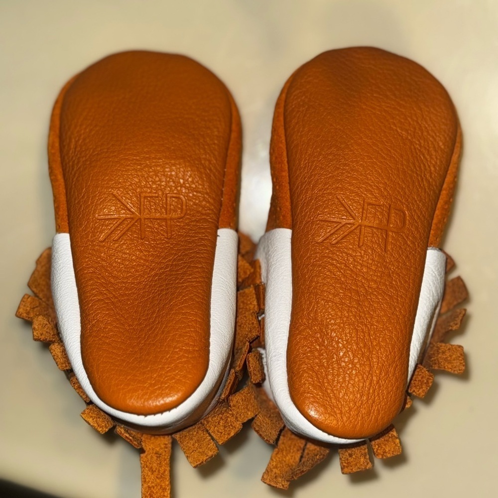 Freshly Picked Orange Moccasins with Elastic Openings - Picture 3 of 5